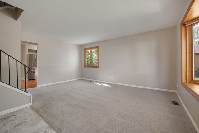 1640 Edinburgh Court, Aurora, IL 60504