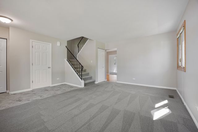 1640 Edinburgh Court, Aurora, IL 60504