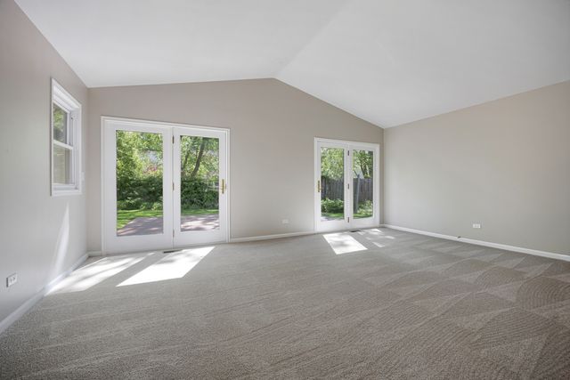 1640 Edinburgh Court, Aurora, IL 60504