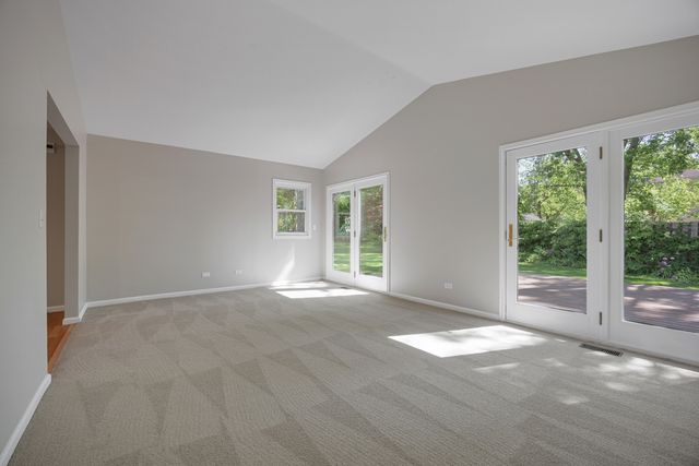 1640 Edinburgh Court, Aurora, IL 60504