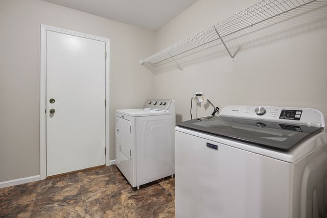 1640 Edinburgh Court, Aurora, IL 60504