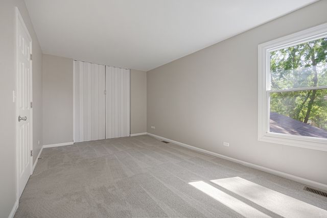 1640 Edinburgh Court, Aurora, IL 60504