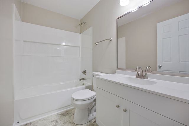 1640 Edinburgh Court, Aurora, IL 60504