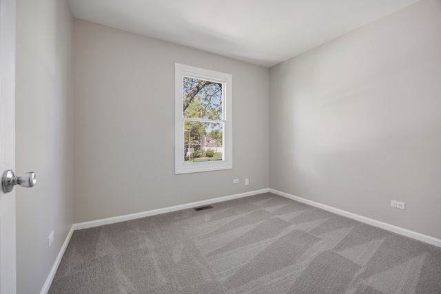 1640 Edinburgh Court, Aurora, IL 60504