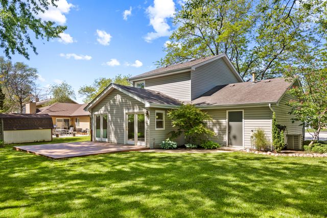 1640 Edinburgh Court, Aurora, IL 60504