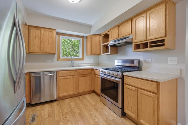 1640 Edinburgh Court, Aurora, IL 60504