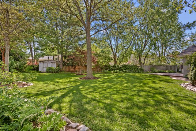 1640 Edinburgh Court, Aurora, IL 60504