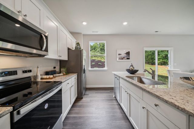 565 SUMMERCREST AVE, Waynesboro, VA 22980