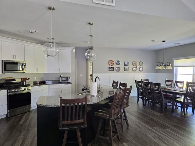 2236 Shannon Mills Dr, Connoquenessing Twp, PA 16053