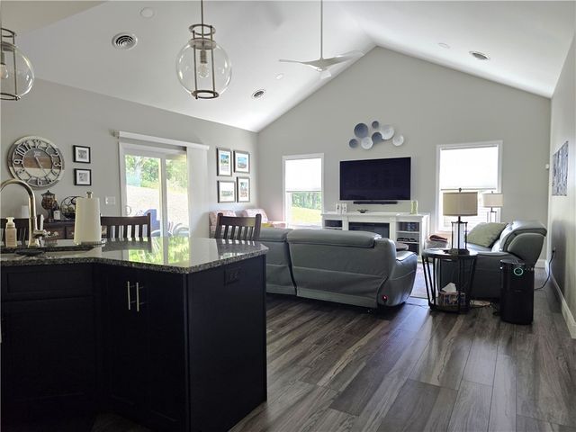 2236 Shannon Mills Dr, Connoquenessing Twp, PA 16053
