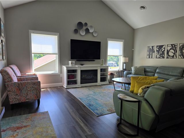 2236 Shannon Mills Dr, Connoquenessing Twp, PA 16053