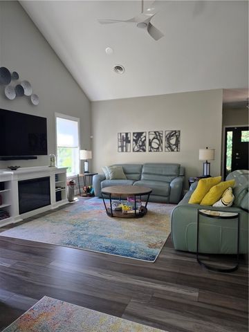 2236 Shannon Mills Dr, Connoquenessing Twp, PA 16053