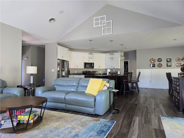 2236 Shannon Mills Dr, Connoquenessing Twp, PA 16053