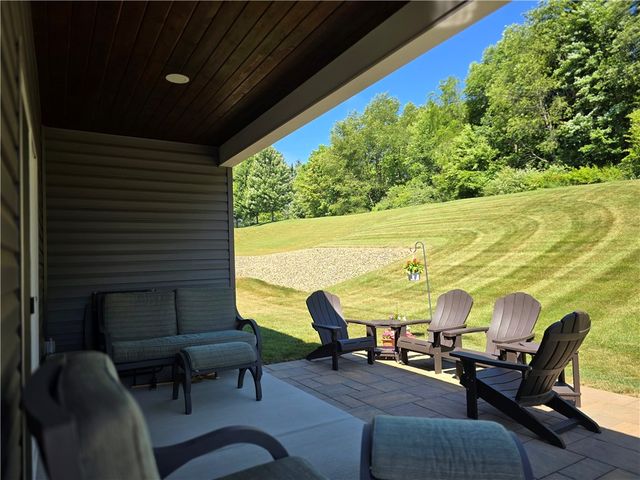 2236 Shannon Mills Dr, Connoquenessing Twp, PA 16053