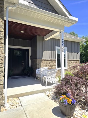 2236 Shannon Mills Dr, Connoquenessing Twp, PA 16053