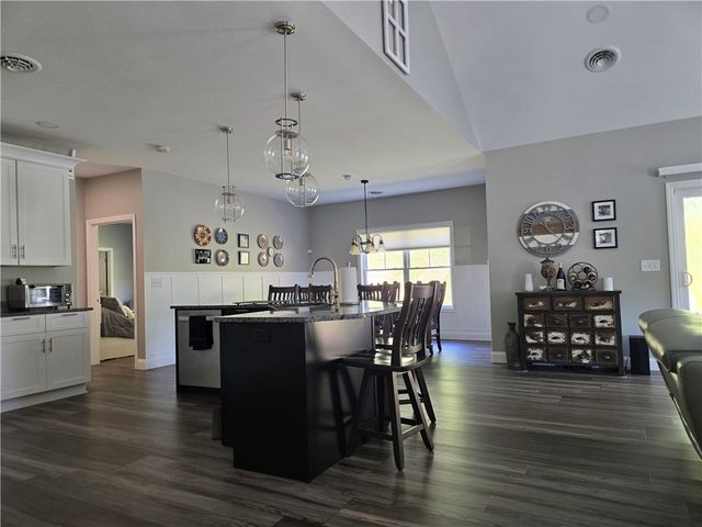 2236 Shannon Mills Dr, Connoquenessing Twp, PA 16053