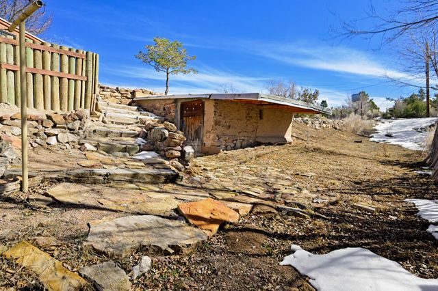 436 Apodaca Hill Street, Santa Fe, NM 87501