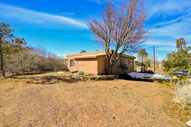 436 Apodaca Hill Street, Santa Fe, NM 87501
