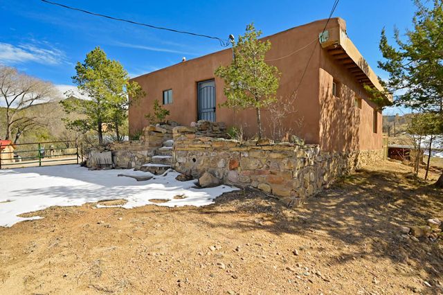 436 Apodaca Hill Street, Santa Fe, NM 87501