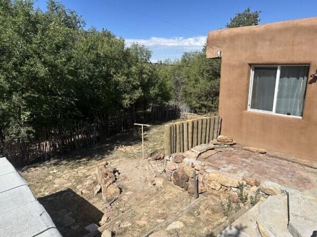 436 Apodaca Hill Street, Santa Fe, NM 87501