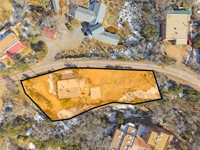 436 Apodaca Hill Street, Santa Fe, NM 87501