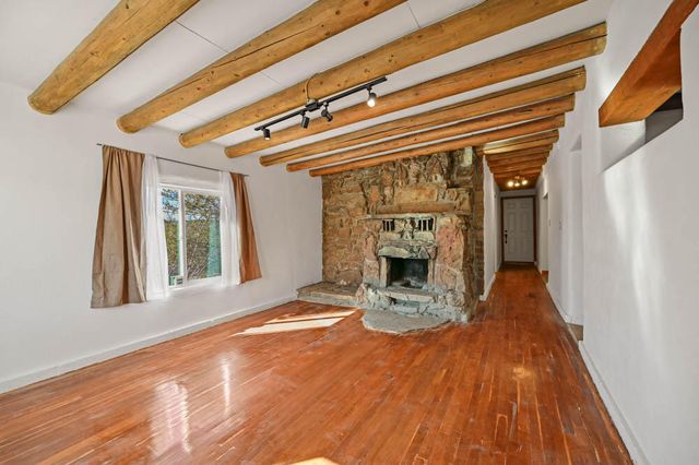 436 Apodaca Hill Street, Santa Fe, NM 87501