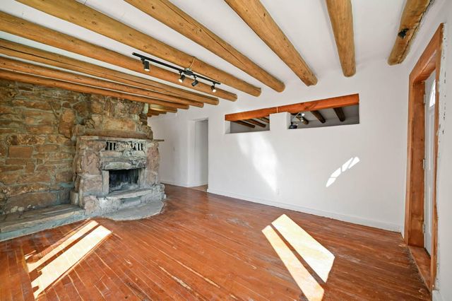 436 Apodaca Hill Street, Santa Fe, NM 87501