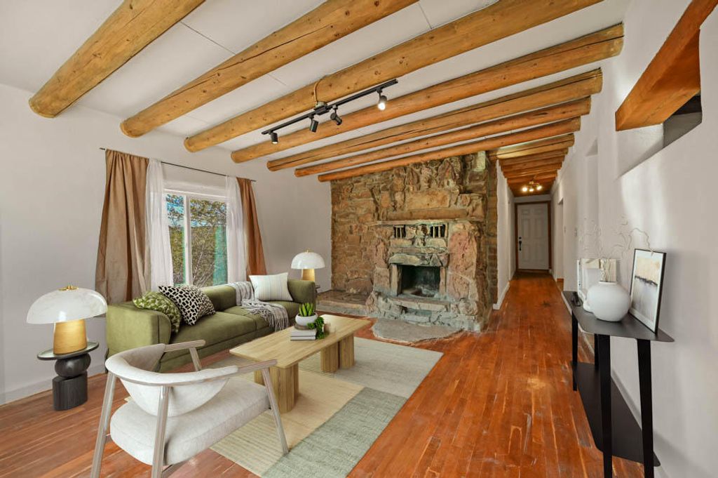 436 Apodaca Hill Street, Santa Fe, NM 87501