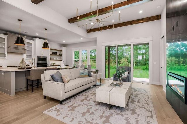 2624 NE Woodland Oak Drive, Lee's Summit, MO 64086