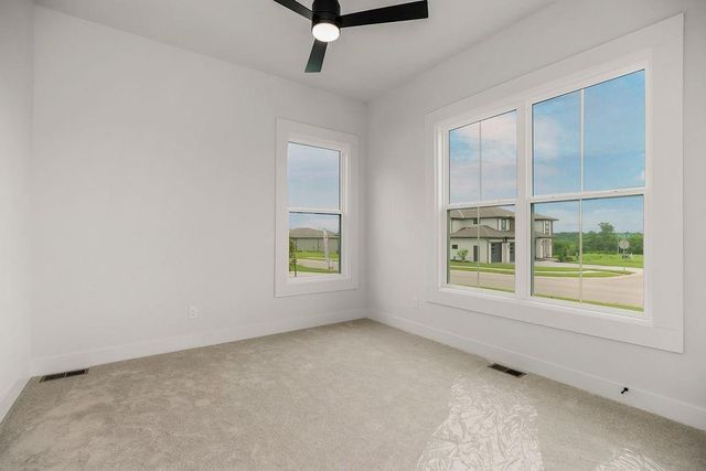 2624 NE Woodland Oak Drive, Lee's Summit, MO 64086
