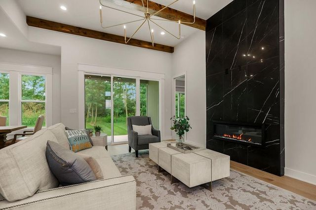 2624 NE Woodland Oak Drive, Lee's Summit, MO 64086