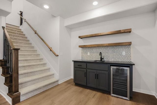 2624 NE Woodland Oak Drive, Lee's Summit, MO 64086