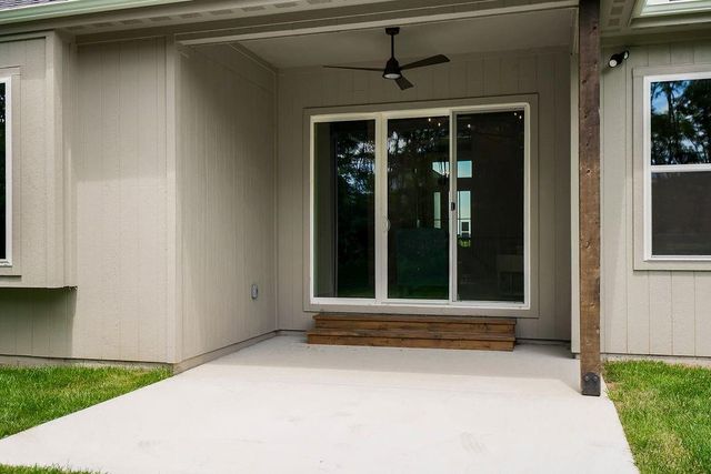 2624 NE Woodland Oak Drive, Lee's Summit, MO 64086
