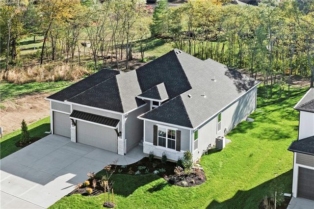 2624 NE Woodland Oak Drive, Lee's Summit, MO 64086