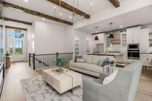 2624 NE Woodland Oak Drive, Lee's Summit, MO 64086