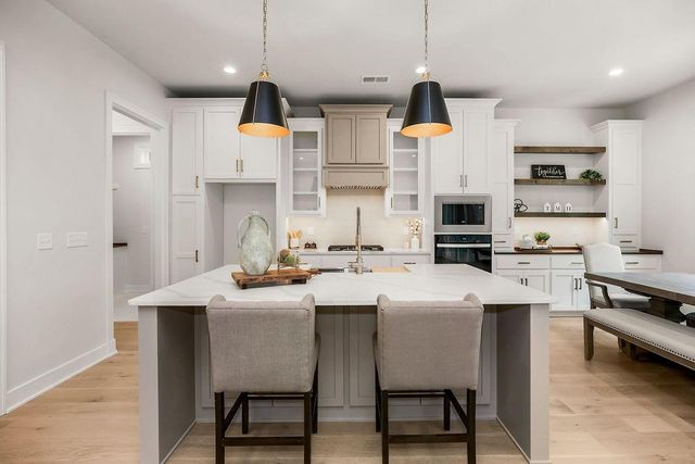 2624 NE Woodland Oak Drive, Lee's Summit, MO 64086