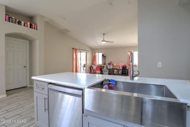 6443 W Elk Falls Way, Tucson, AZ 85757