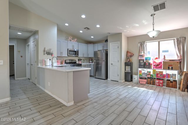 6443 W Elk Falls Way, Tucson, AZ 85757