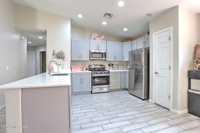 6443 W Elk Falls Way, Tucson, AZ 85757