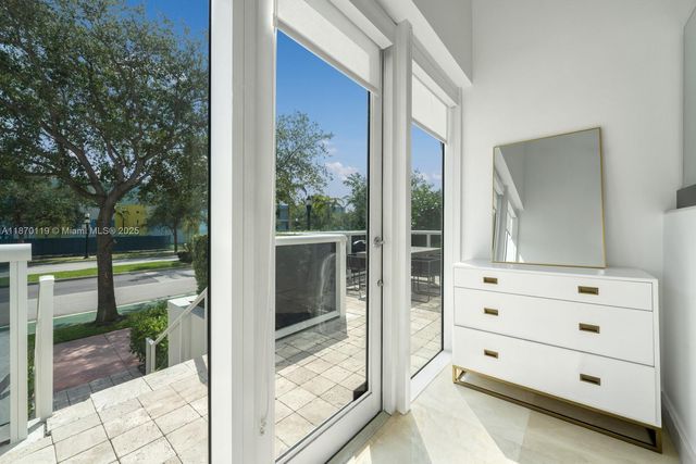 400 Alton Rd TH-1A, Miami Beach, FL 33139