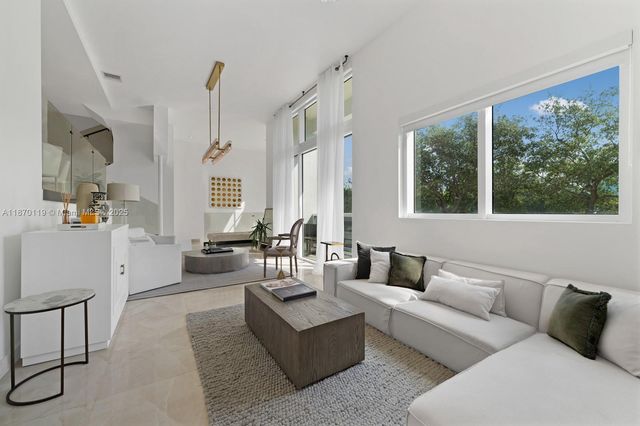 400 Alton Rd TH-1A, Miami Beach, FL 33139