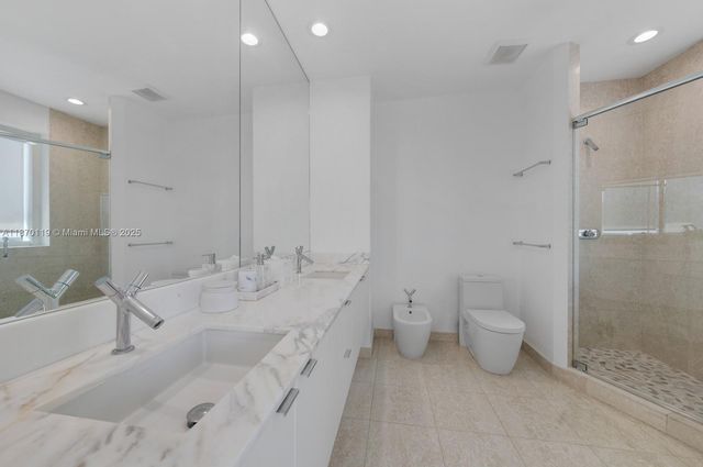 400 Alton Rd TH-1A, Miami Beach, FL 33139