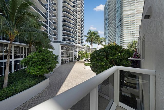 400 Alton Rd TH-1A, Miami Beach, FL 33139