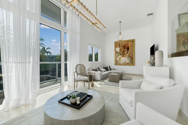 400 Alton Rd TH-1A, Miami Beach, FL 33139