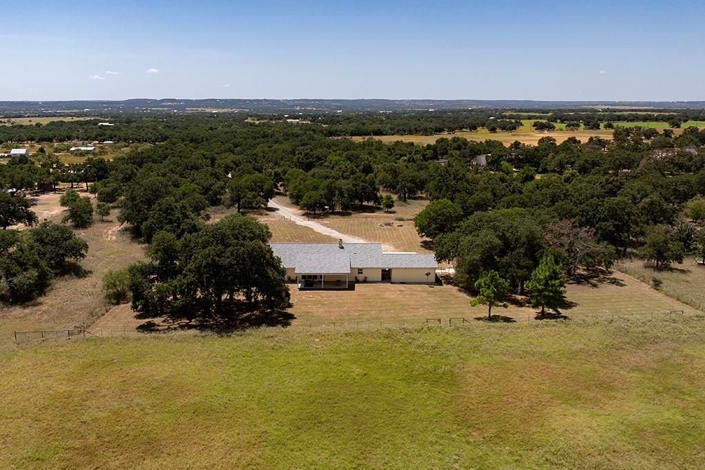 2474 Goehmann LN, Fredericksburg, TX 78624