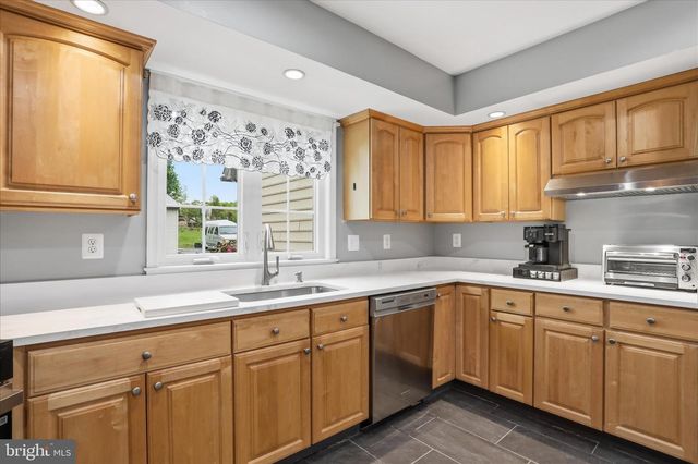 117 BEVERLY LN, Falling Waters, WV 25419