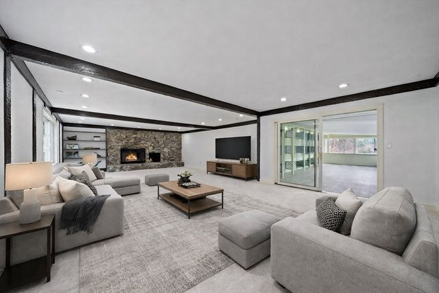 49 Algonquin Rd, Canton, MA 02021