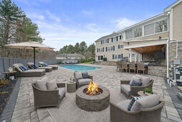 49 Algonquin Rd, Canton, MA 02021