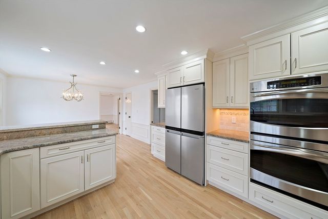 49 Algonquin Rd, Canton, MA 02021