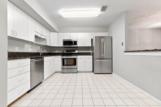 9 Weatherly Drive 9, Salem, MA 01970